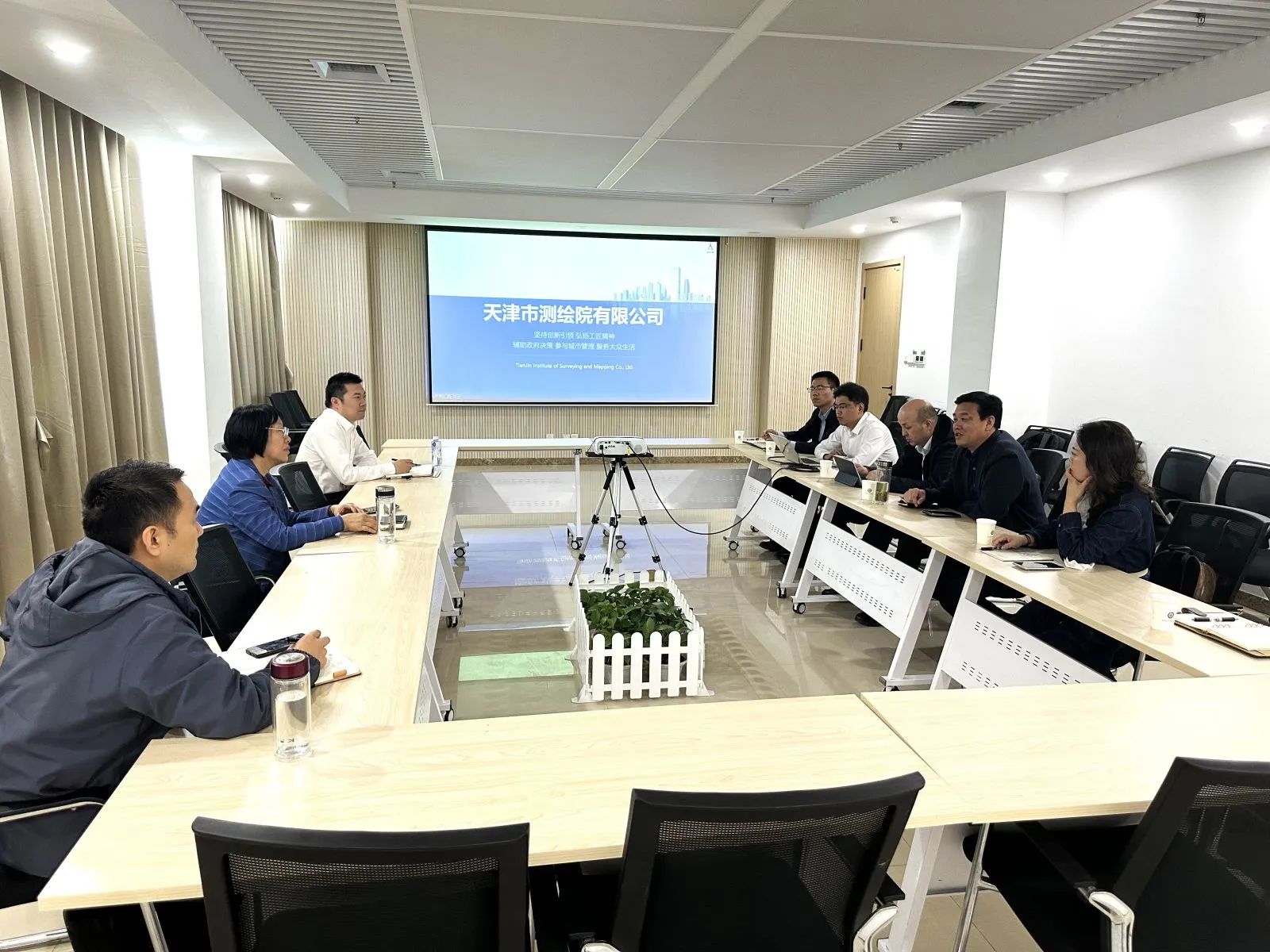天津測繪院領(lǐng)導(dǎo)帶隊赴雄安新區(qū)管理委員會自然資源和規(guī)劃局開展業(yè)務(wù)調(diào)研
