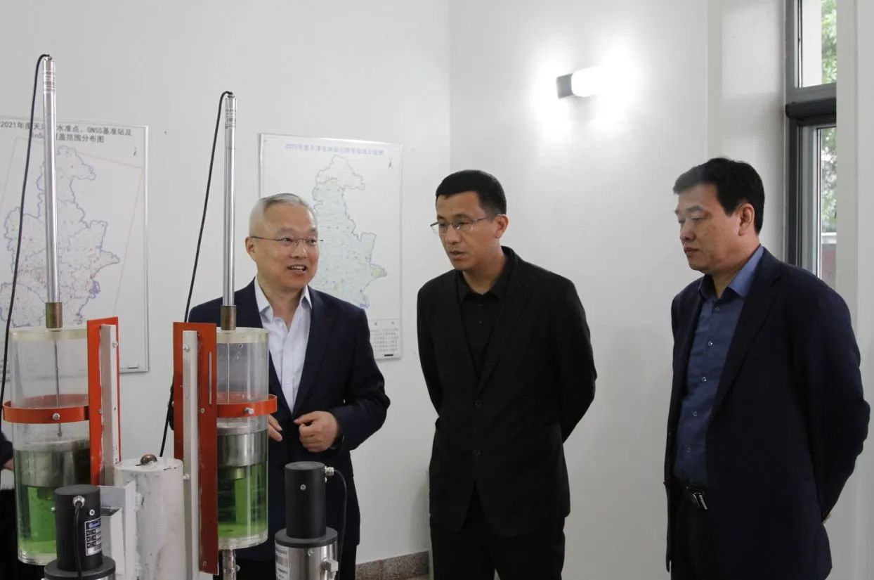 市機(jī)關(guān)事務(wù)管理局黨組書(shū)記、局長(zhǎng)王旭東到天津測(cè)繪院調(diào)研